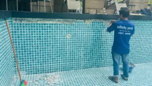 Swimming Pool Tile Repair vs Replacement – What’s the Difference